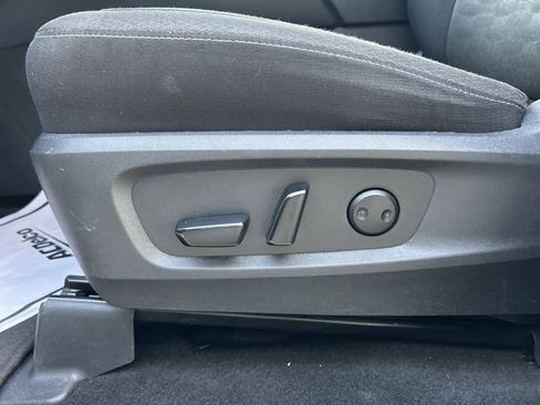 Used 2025 Nissan Pathfinder SV FWD image 16