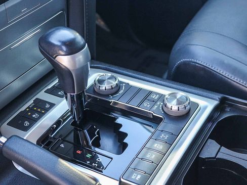 Used 2021 Toyota Land Cruiser image 20