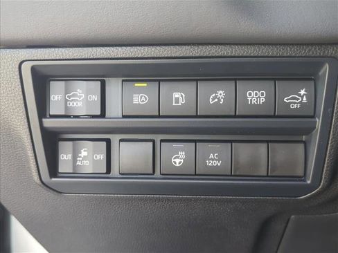 Certified 2025 Toyota Tundra Platinum image 21