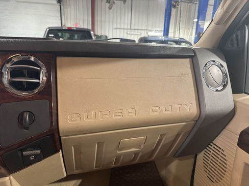 Used 2010 Ford F250 Lariat image 24