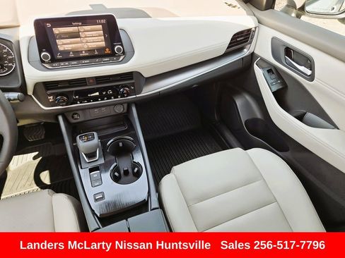 Used 2026 Nissan Rogue SV FWD image 16