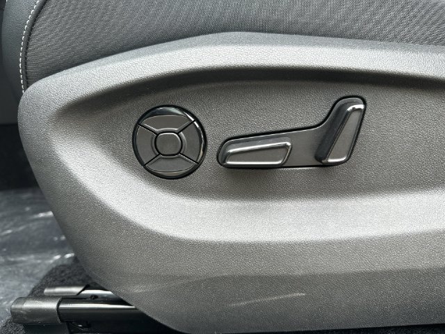 New 2026 Volkswagen Tiguan SE R-Line AWD/4WD image 19