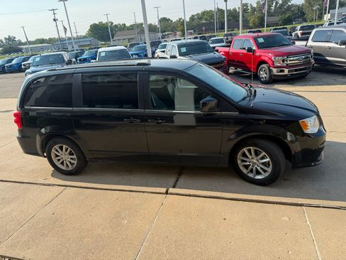 Used 2019 Dodge Grand Caravan SXT FWD image 5