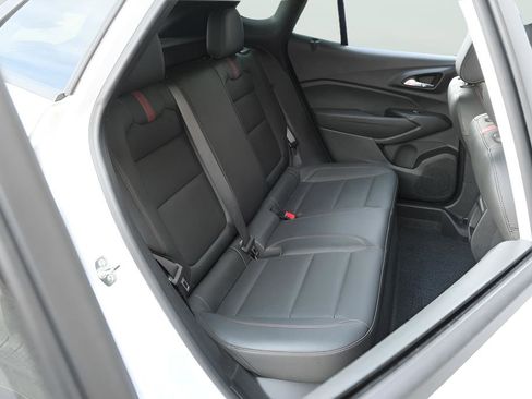 Used 2025 Chevrolet Trax RS w/ Sunroof Package FWD image 29