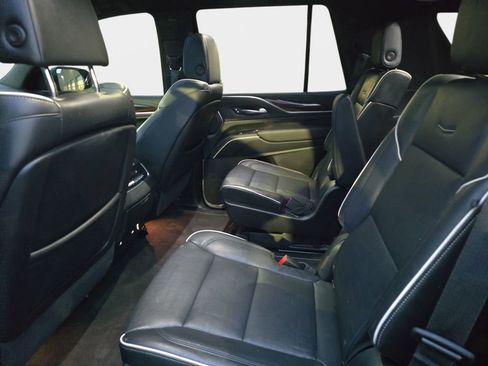 Used 2022 Cadillac Escalade Premium Luxury AWD/4WD image 18