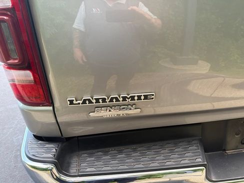 Used 2019 RAM 1500 Laramie AWD/4WD image 11