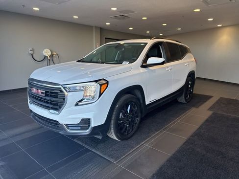 Used 2022 GMC Terrain SLE w/ Driver Convenience Package image 1