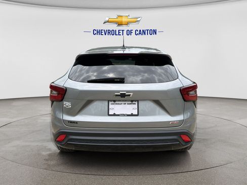 Used 2024 Chevrolet Trax RS FWD image 6