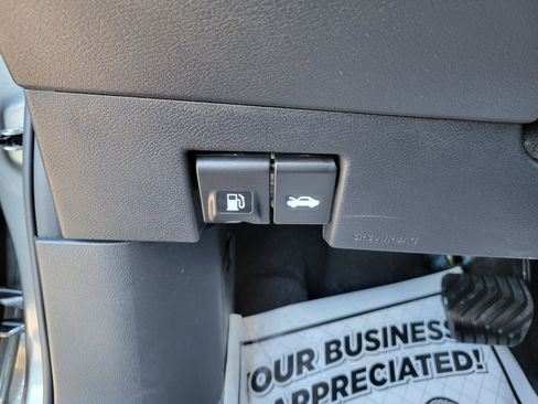 Used 2025 Nissan Versa SR w/ Trunk Package image 20