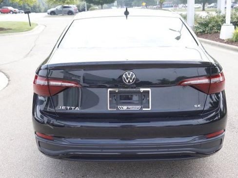 Used 2022 Volkswagen Jetta SE w/ Panoramic Sunroof Package image 4