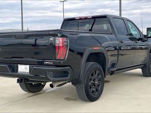 Used 2024 GMC Sierra 2500 AT4 w/ AT4 Premium Plus Package image 2