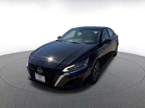 Used 2025 Nissan Altima 2.5 SV FWD image 7