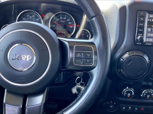 Used 2017 Jeep Wrangler Unlimited Rubicon AWD/4WD image 24