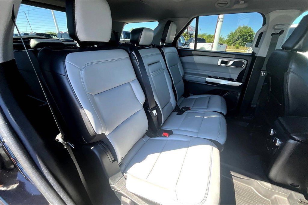 Used 2021 Ford Explorer XLT w/ Equipment Group 202A AWD/4WD image 29