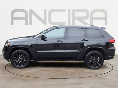 Used 2018 Jeep Grand Cherokee Altitude AWD/4WD image 9