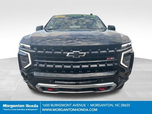 Used 2025 Chevrolet Suburban Z71 w/ Comfort Package image 2