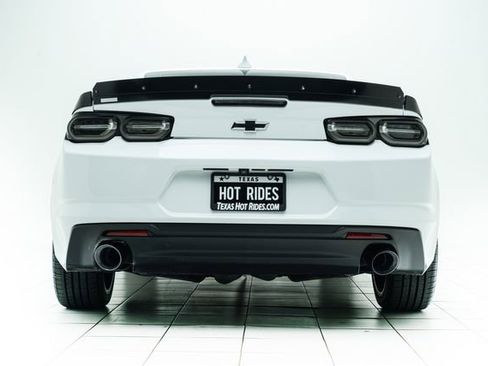 Used 2020 Chevrolet Camaro LT w/ Technology Package RWD image 17