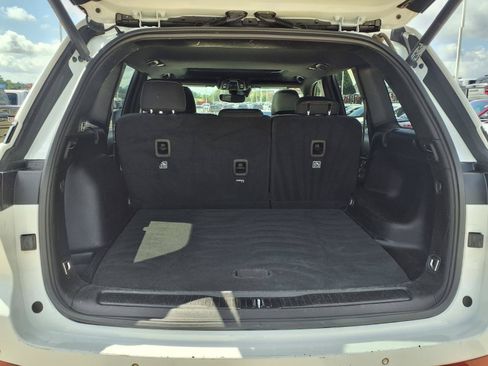 Used 2024 Jeep Grand Cherokee Laredo X w/ Luxury Tech Group I RWD image 8