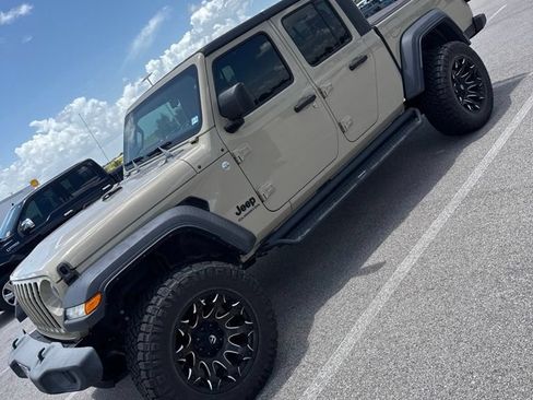 Used 2020 Jeep Gladiator Sport w/ Quick Order Package 24S AWD/4WD image 4