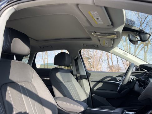 Used 2023 Audi e-tron Premium Plus w/ Premium Plus Package image 21