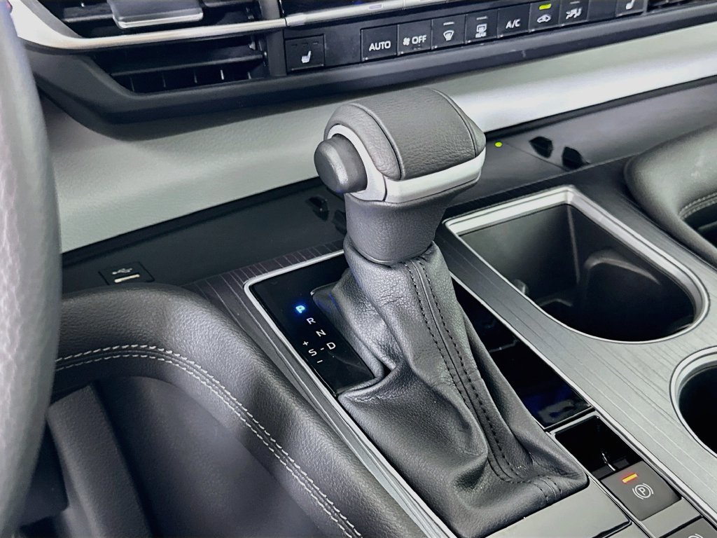 Certified 2025 Toyota Sienna XLE w/ XLE Plus Package FWD image 17