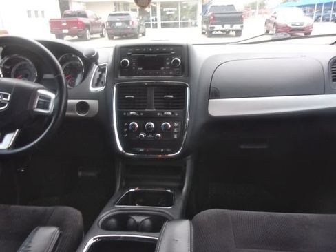 Used 2014 Dodge Grand Caravan SXT w/ UConnect Hands-Free Group FWD image 9