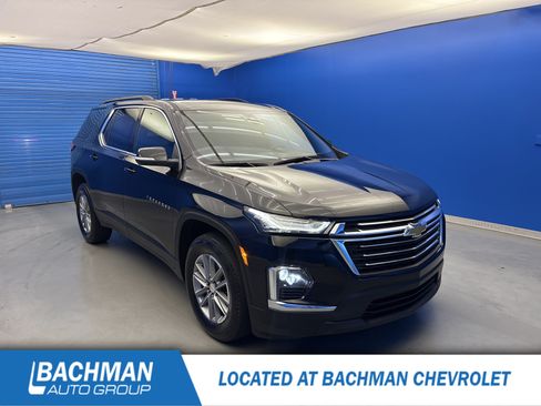 Used 2023 Chevrolet Traverse LT FWD image 1
