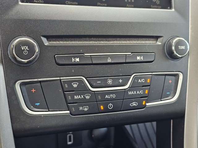 Used 2018 Ford Fusion SE w/ Fusion SE Technology Package FWD image 34