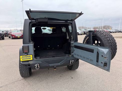 Used 2015 Jeep Wrangler Unlimited Sport image 13