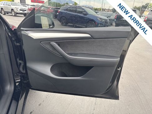 Used 2023 Tesla Model Y Performance AWD/4WD image 10