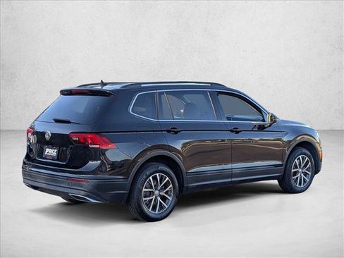 Used 2019 Volkswagen Tiguan SE w/ Panoramic Sunroof Package image 5