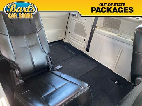 Used 2015 Chrysler Town & Country Limited Platinum FWD image 10