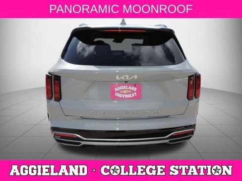 Used 2022 Kia Sorento EX w/ Panoramic Sunroof Package FWD image 5