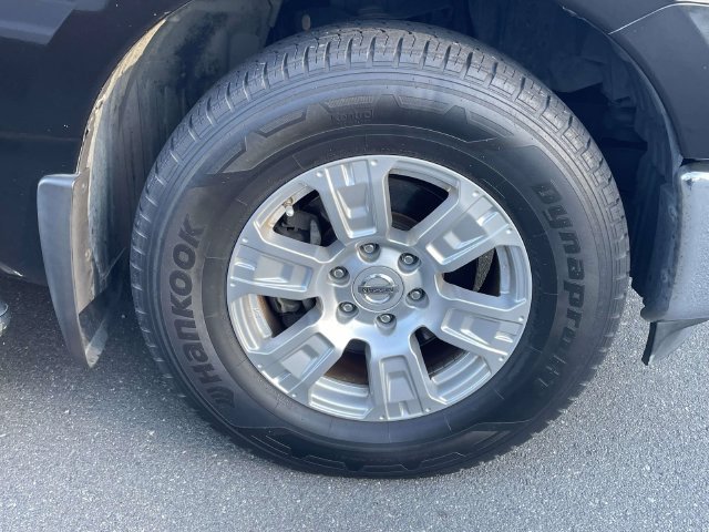 Used 2017 Nissan Titan SV RWD image 10