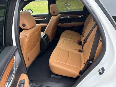 Used 2022 Cadillac XT5 Premium Luxury w/ LPO, Floor Liner Package AWD/4WD image 9