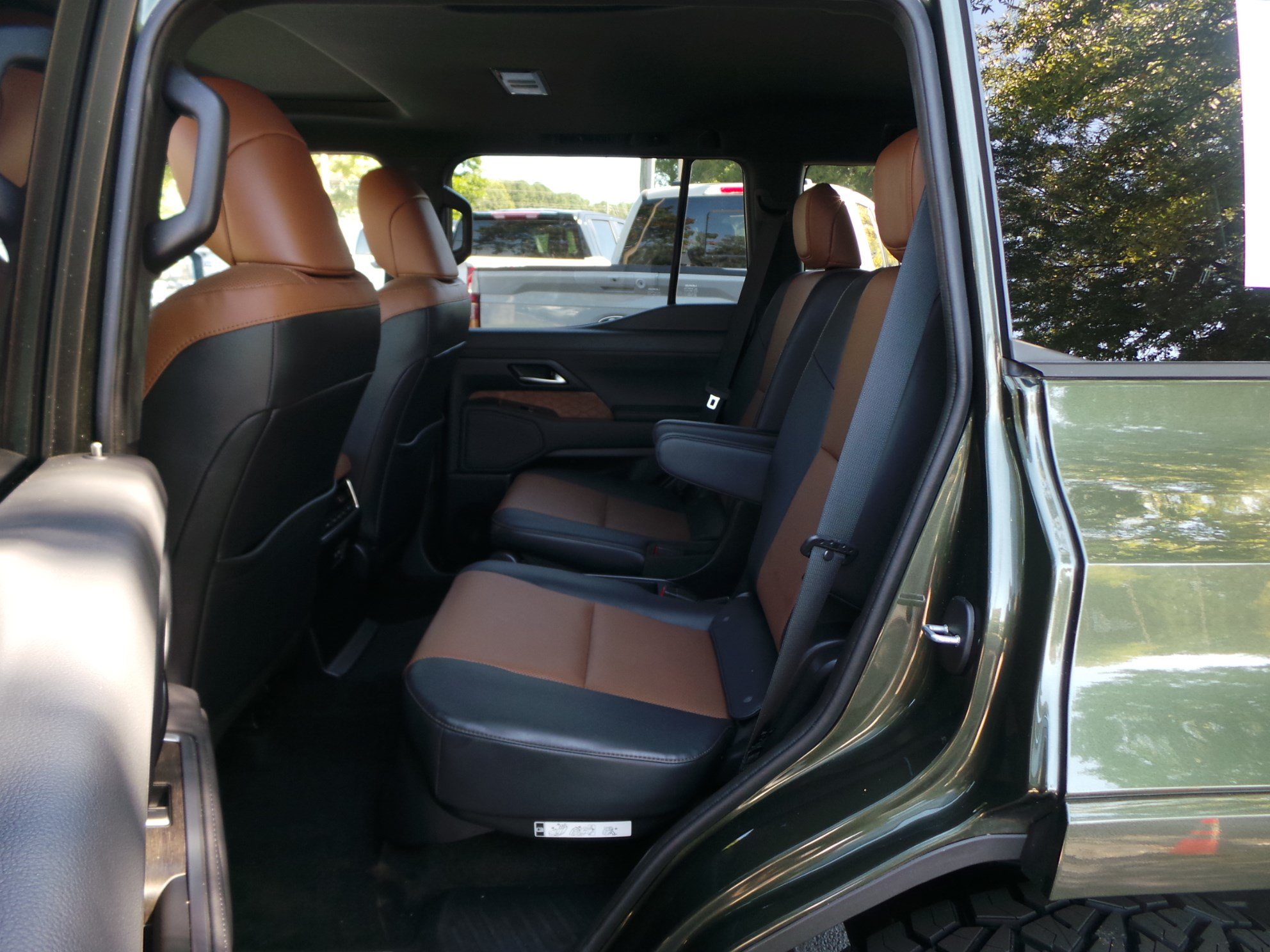 Used 2025 Lexus GX 550 w/ Accessory Package (2T) AWD/4WD image 40
