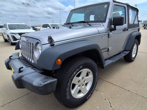 Used 2018 Jeep Wrangler Sport AWD/4WD image 4