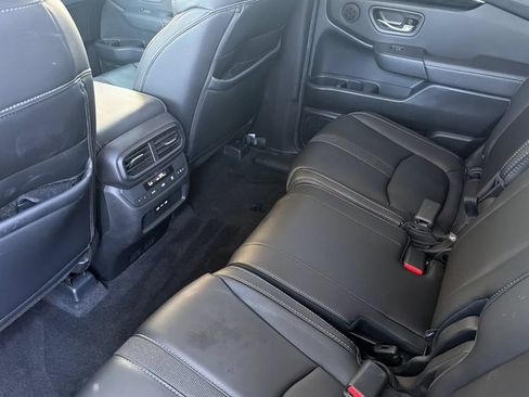 Used 2025 Honda Pilot EX-L image 12