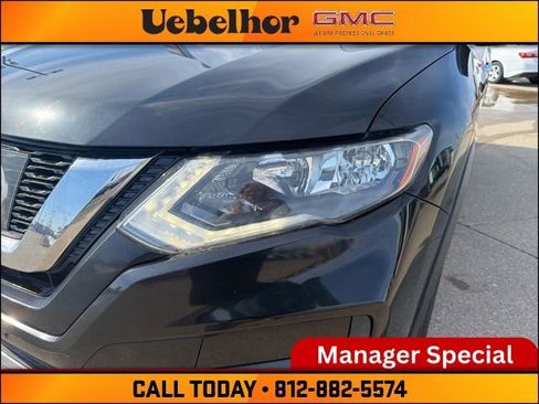 Used 2017 Nissan Rogue SV w/ SV Premium Package image 13