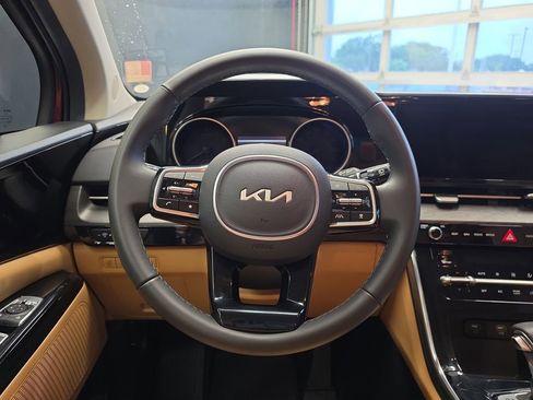 Used 2024 Kia Carnival EX FWD image 21