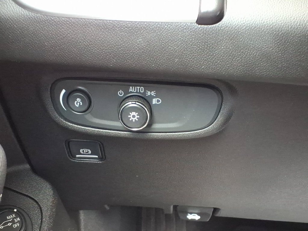 Used 2022 GMC Terrain SLE w/ Driver Convenience Package AWD/4WD image 18