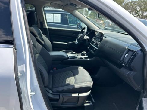 Certified 2025 Nissan Pathfinder SV w/ SV Premium Package FWD image 42