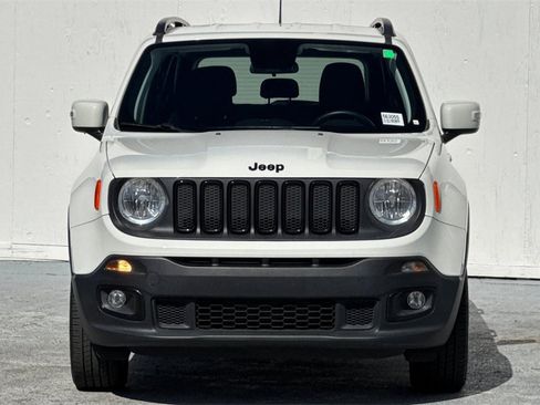 Used 2018 Jeep Renegade Altitude image 9