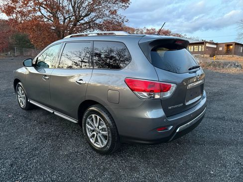 Used 2015 Nissan Pathfinder SV image 6