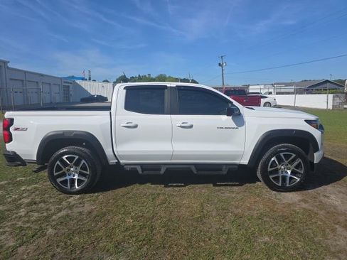 Used 2024 Chevrolet Colorado Z71 w/ Z71 Convenience Package 2 AWD/4WD image 9