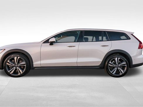 Used 2025 Volvo V60 B5 Cross Country Plus AWD/4WD image 8