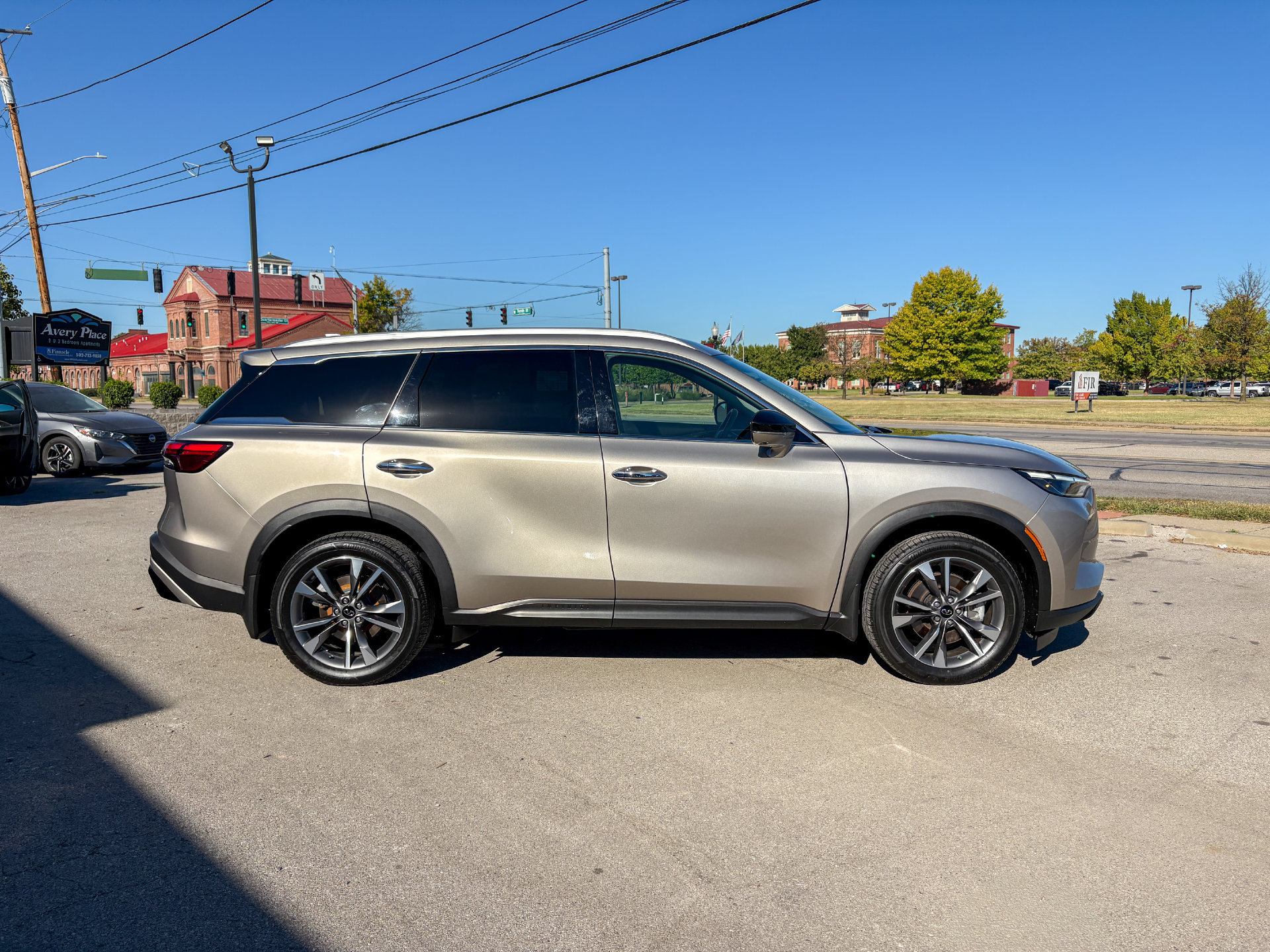 Used 2023 INFINITI QX60 Luxe w/ Cargo Package AWD/4WD image 13