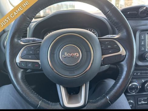 Used 2017 Jeep Renegade Latitude w/ Popular Equipment Group AWD/4WD image 9