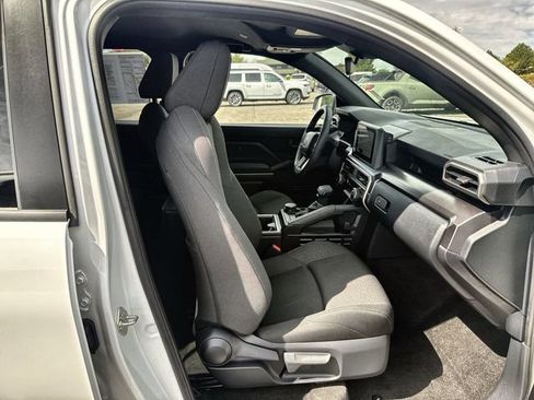 Used 2025 Toyota 4Runner SR5 AWD/4WD image 24