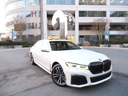 Used 2020 BMW 750i xDrive w/ Executive Package image 2